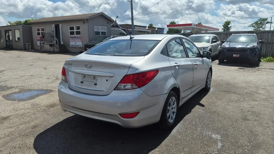 Hyundai Accent 2012 photo 5