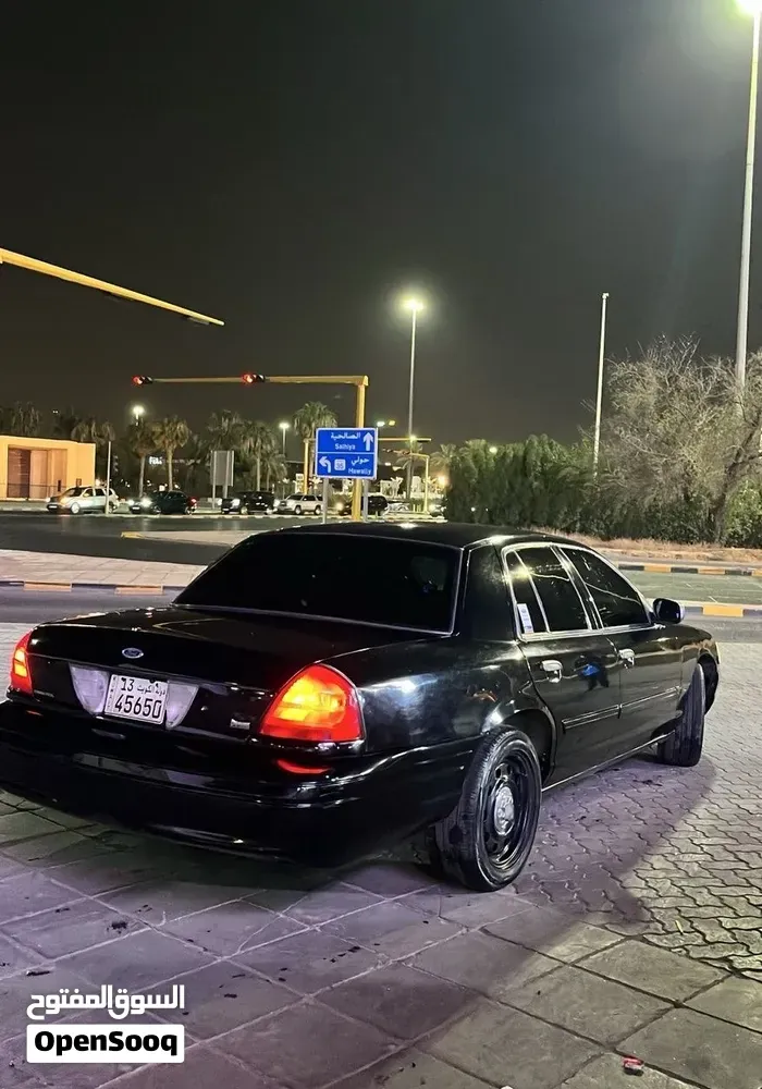 Ford Crown Victoria 2010 photo 3