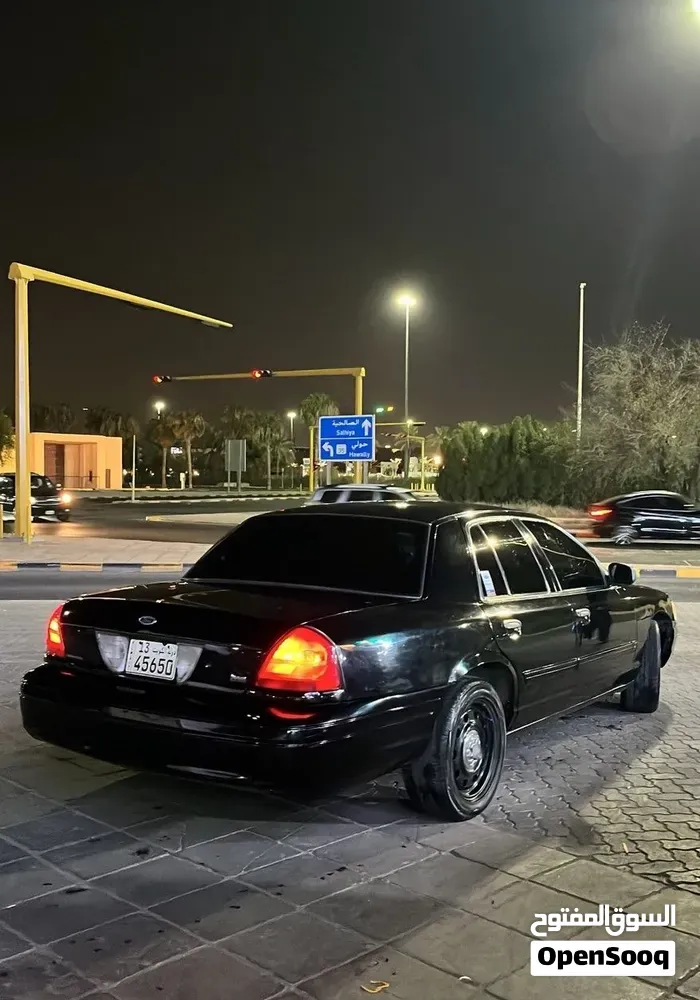 Ford Crown Victoria 2010 photo 4
