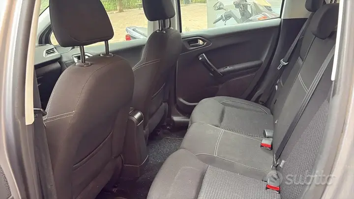 Peugeot 208 2019 photo 4