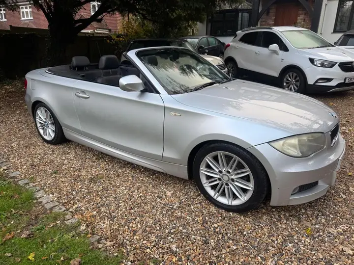 BMW 1 Series 2009 photo 2