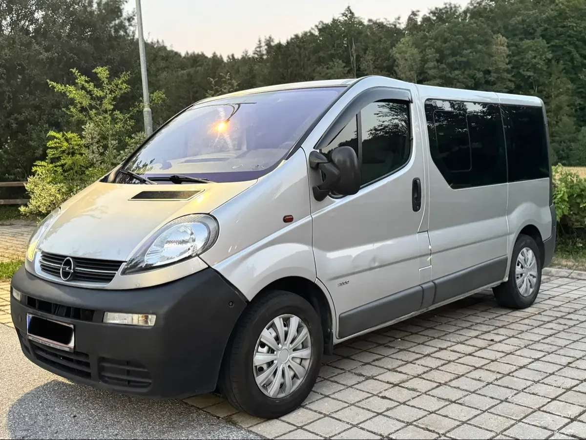 Opel Vivaro 2003 photo 2