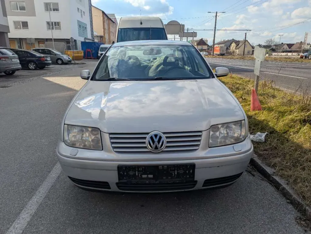 Volkswagen Bora 1999 photo 2