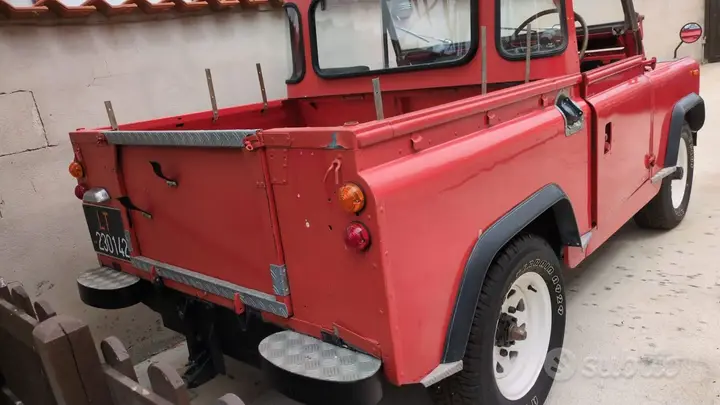 Land Rover Defender 1960 photo 4