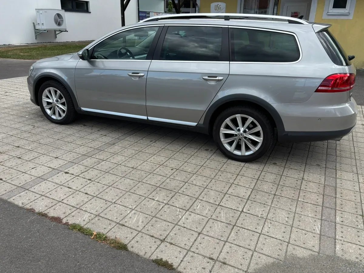 Volkswagen Passat 2013 photo 2