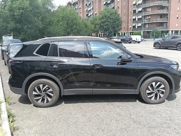 Volkswagen Tiguan 2025 photo 4