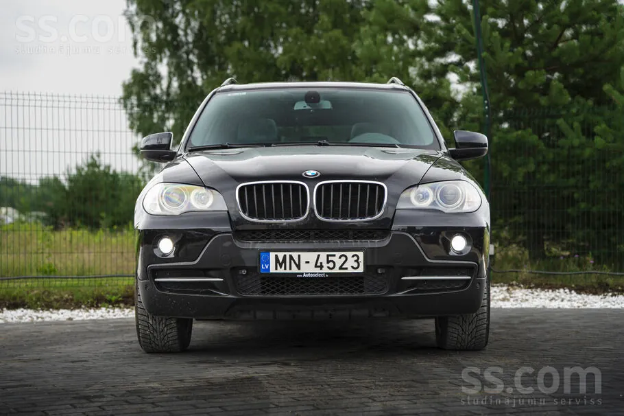 BMW X5 2010 photo 2