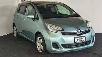 Toyota Ractis 2012 photo 2