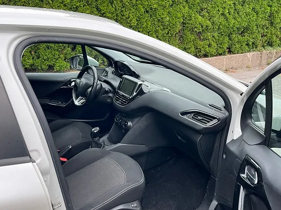 Peugeot 208 2017 photo 5