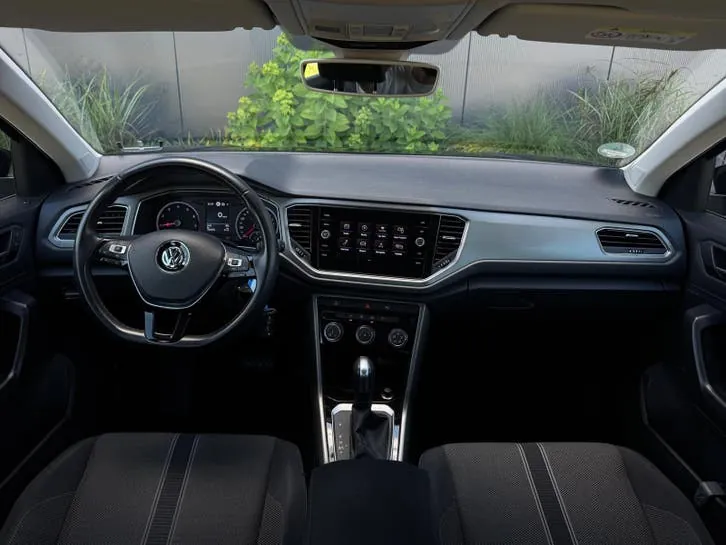 Volkswagen T-Roc 2020 photo 2