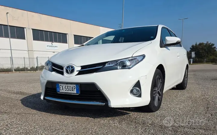 Toyota Auris 2014 photo 2