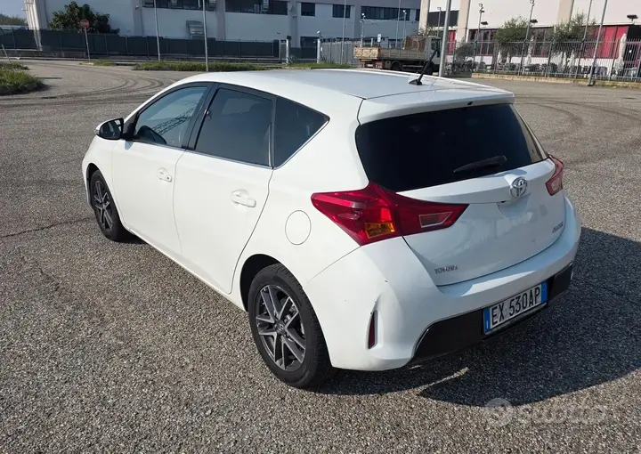 Toyota Auris 2014 photo 4