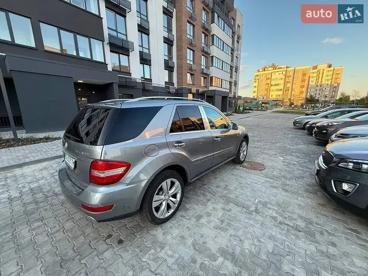 Mercedes-Benz M-Class 2011 photo 3