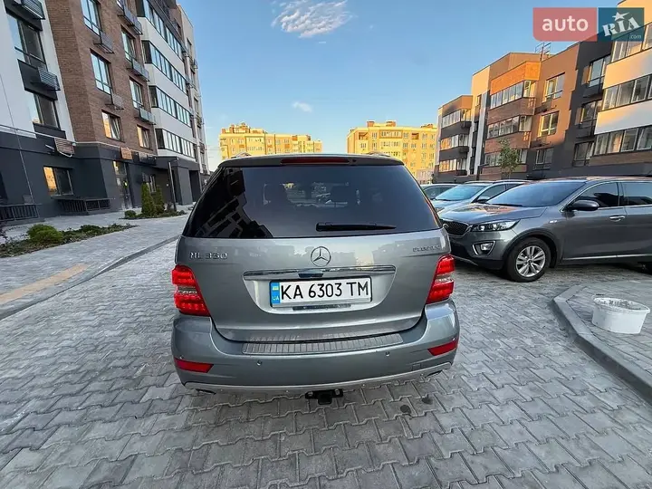 Mercedes-Benz M-Class 2011 photo 4