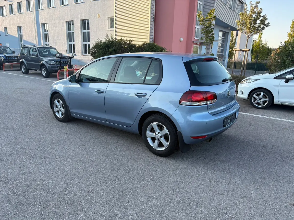 Volkswagen Golf 2010 photo 2