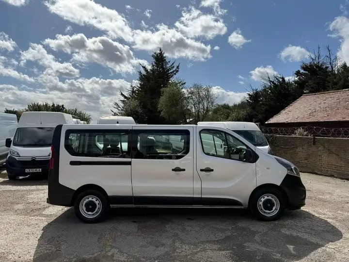 Vauxhall Vivaro 2017 photo 2