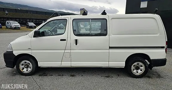 Toyota Hiace 2008 photo 2