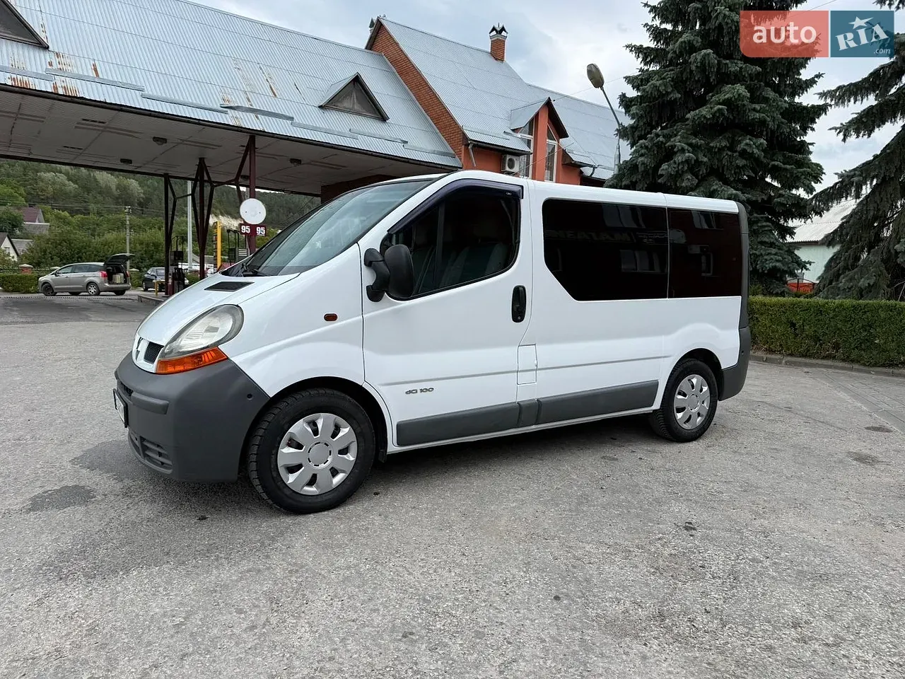 Renault Trafic 2004 photo 2