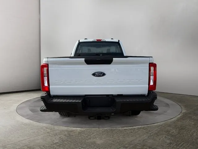 Ford Super Duty F-350 2026 photo 4