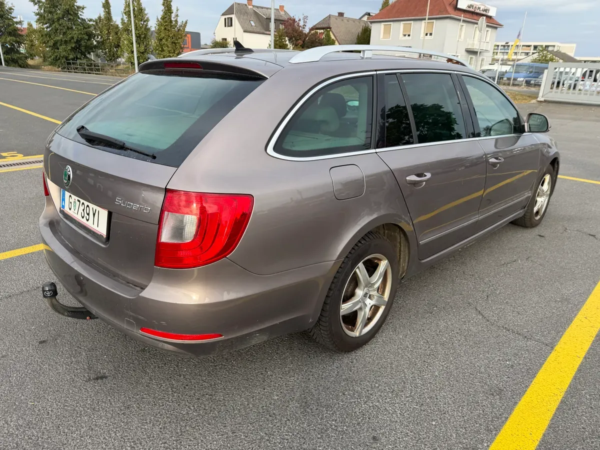 Skoda Superb 2010 photo 3