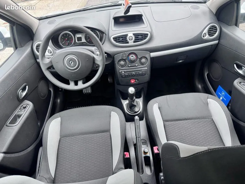 Renault Clio 2011 photo 3