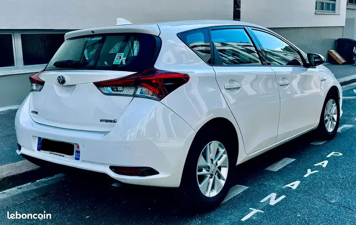 Toyota Auris 2017 photo 3