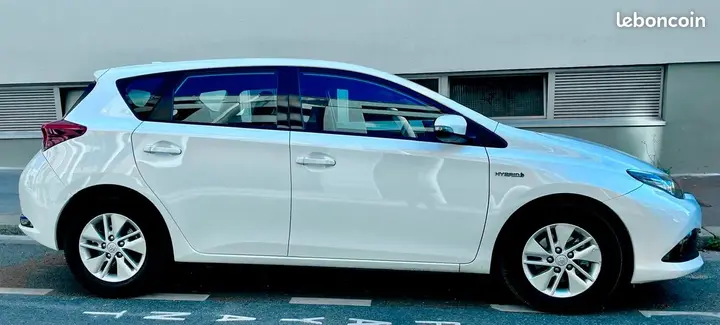 Toyota Auris 2017 photo 2
