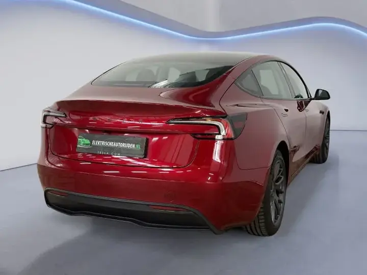 Tesla Model 3 2026 photo 2