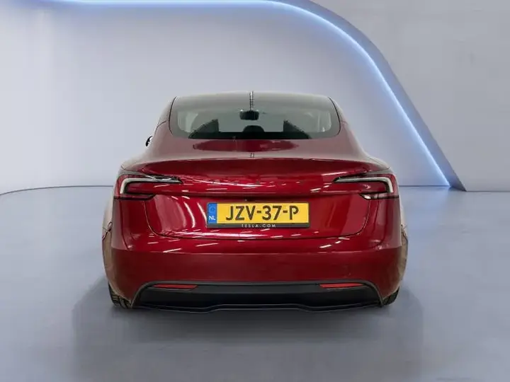 Tesla Model 3 2026 photo 3