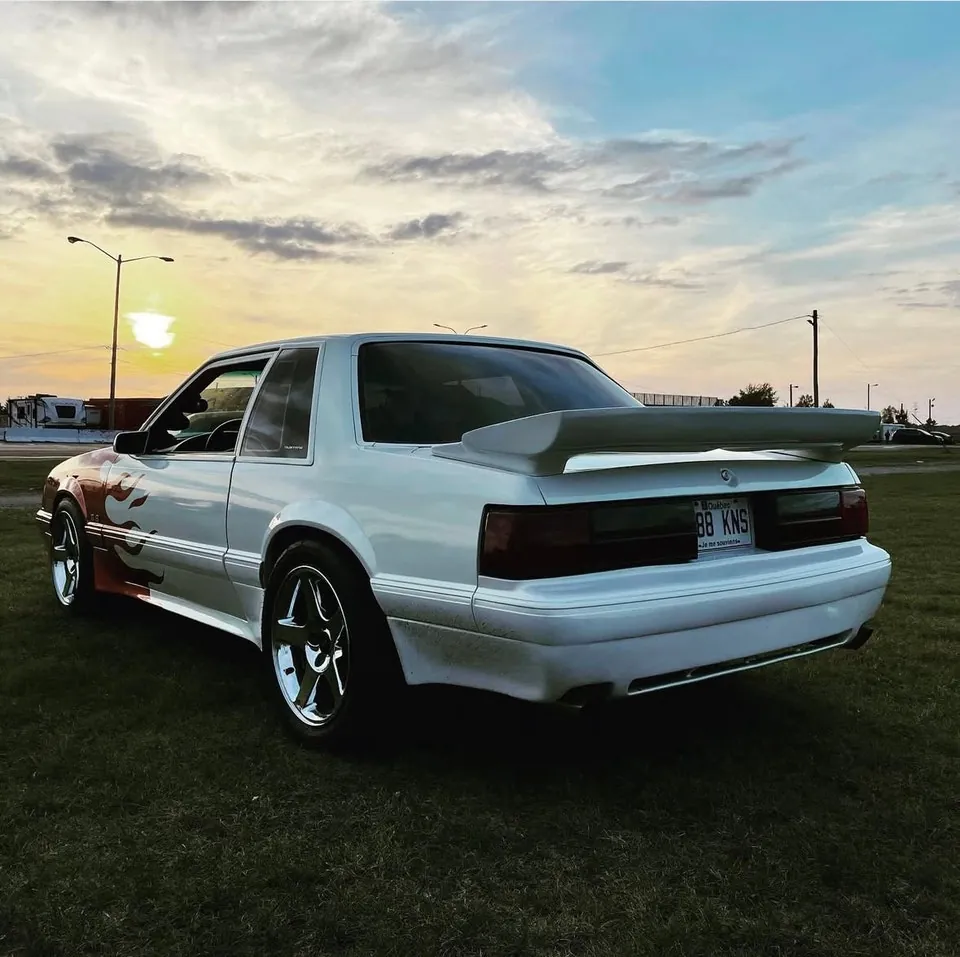 Ford Mustang 1988 photo 2