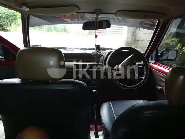 Nissan March 1990 photo 5