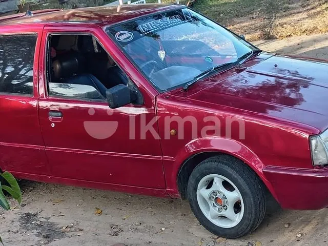 Nissan March 1990 photo 4
