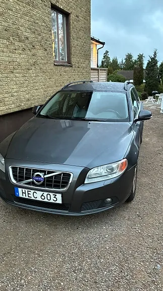 Volvo V70 2012 photo 2