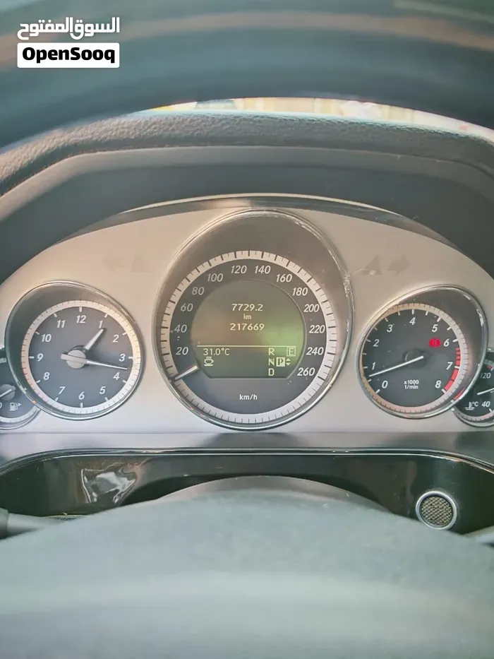 Mercedes-Benz E 300 2011 photo 4