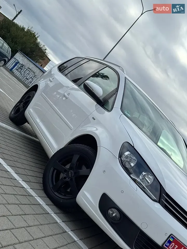Volkswagen Touran 2013 photo 2
