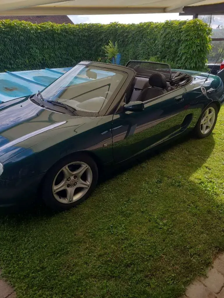 MG Mg F 1996 photo 2