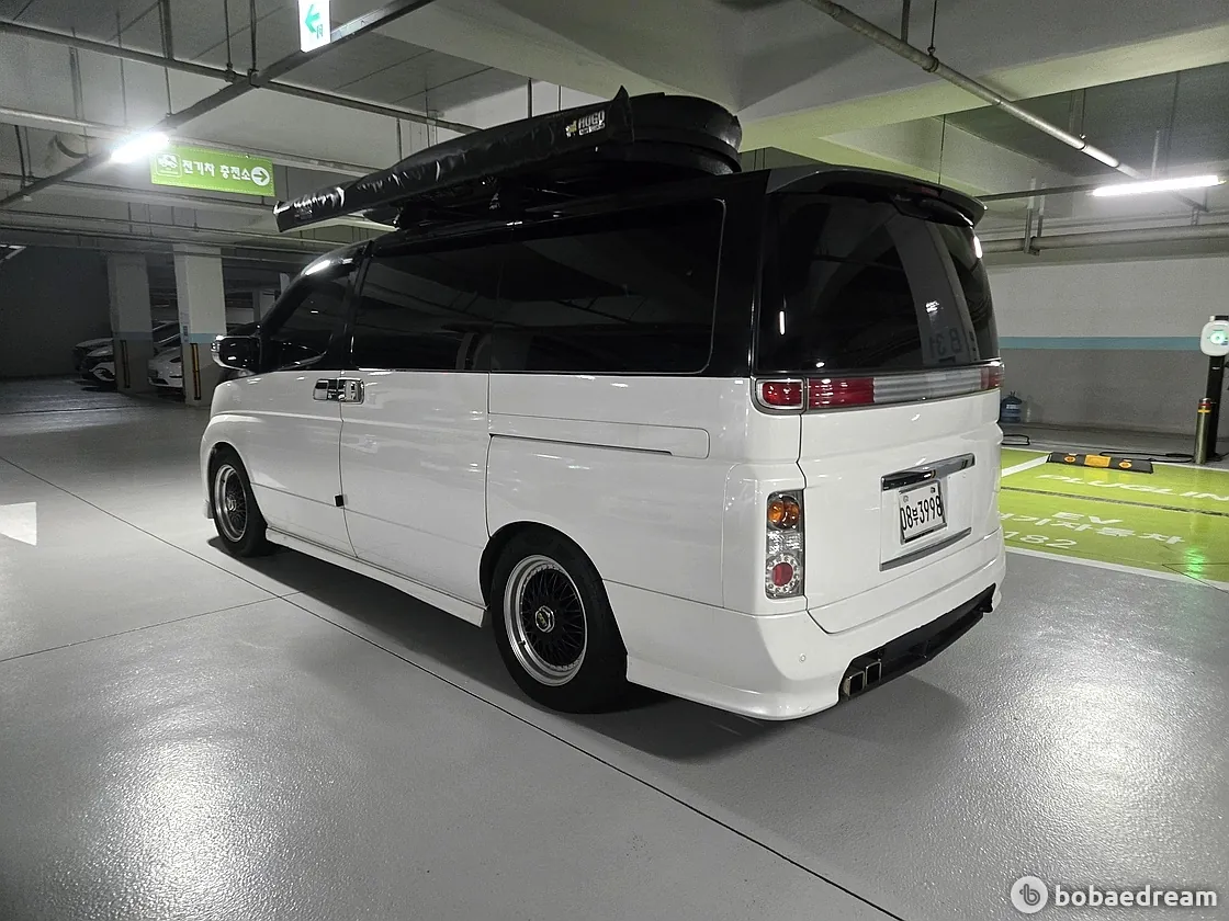 Nissan Elgrand 2004 photo 3