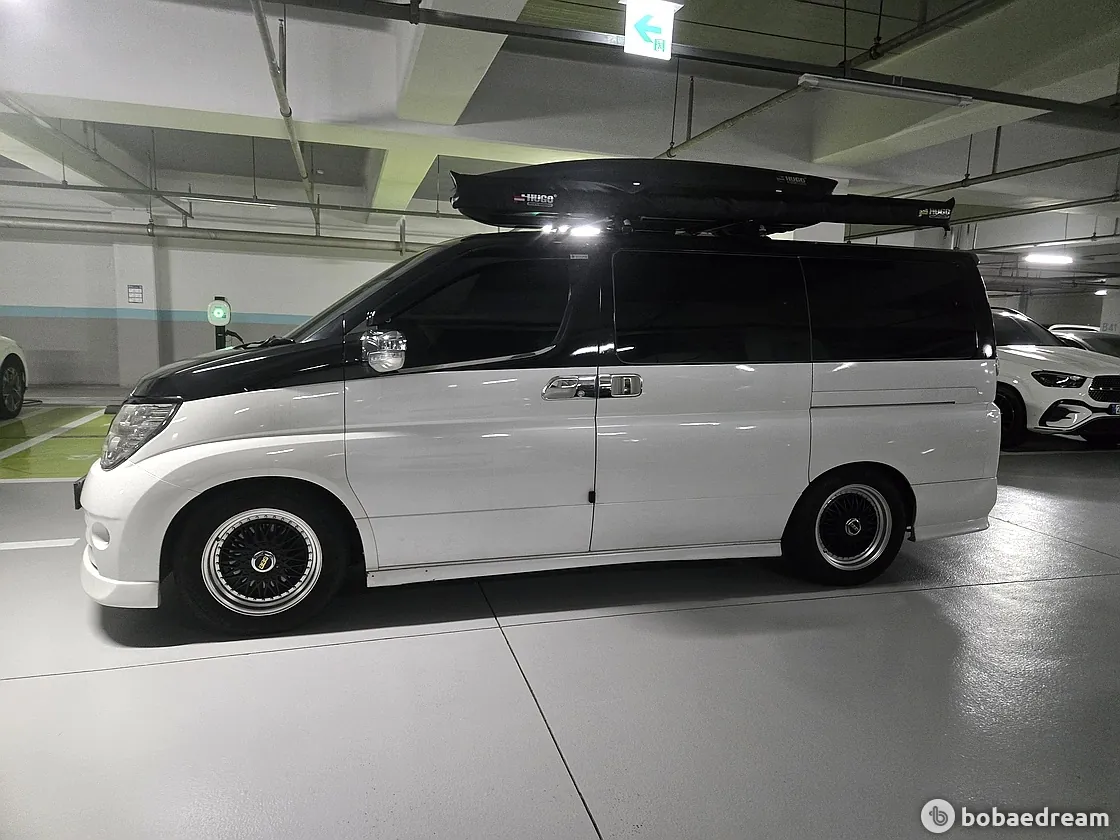 Nissan Elgrand 2004 photo 2