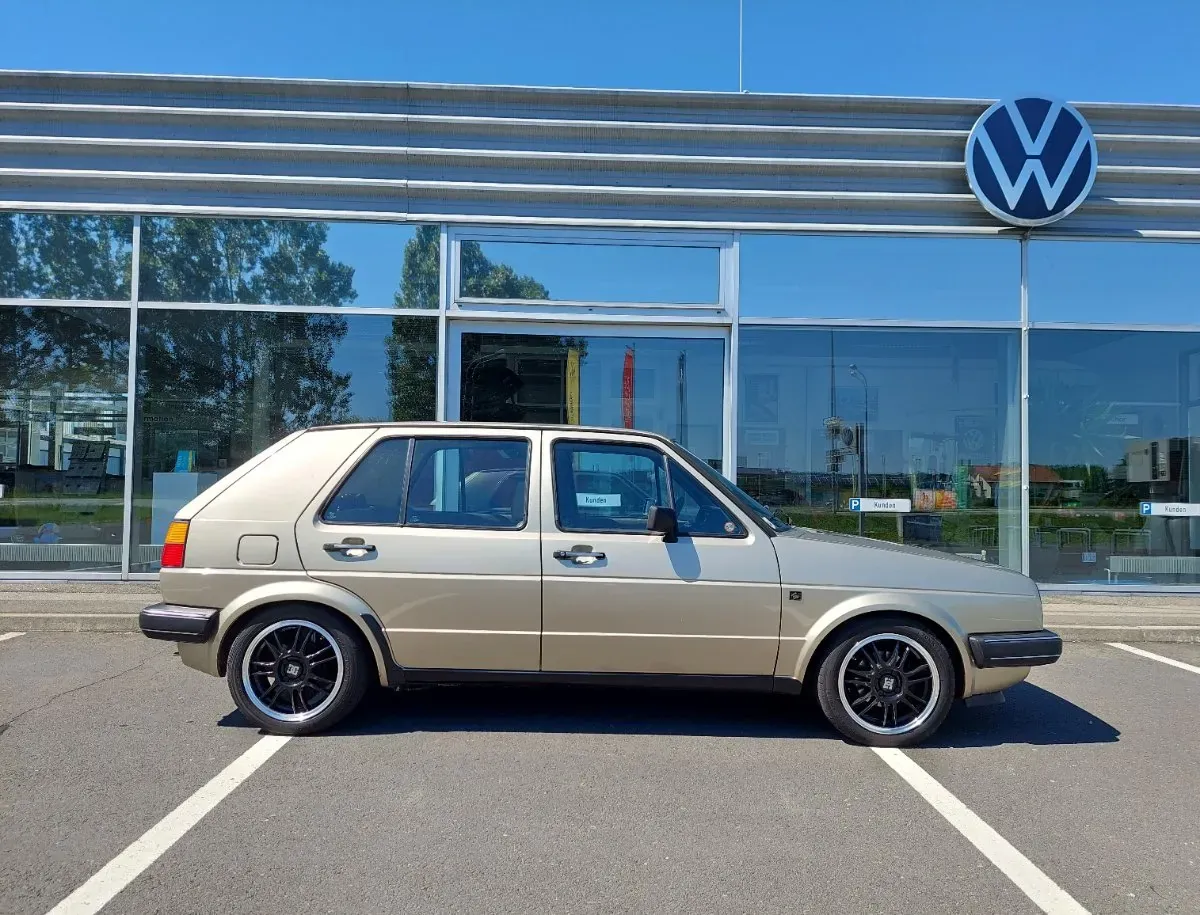 Volkswagen Golf 1986 photo 2