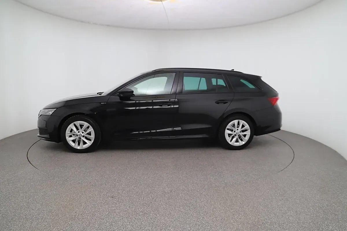 Skoda Octavia 2026 photo 2