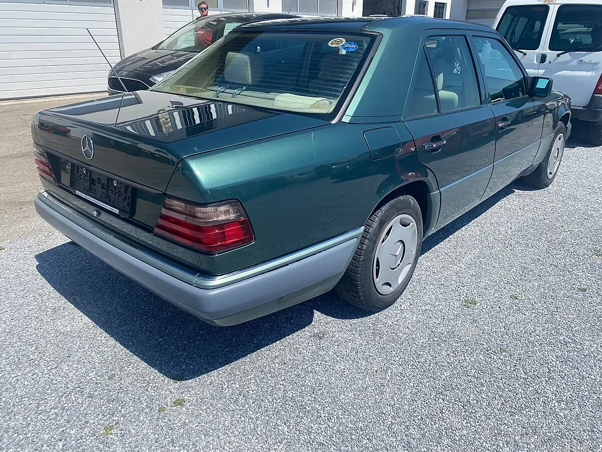 Mercedes-Benz E-Class 1994 photo 3
