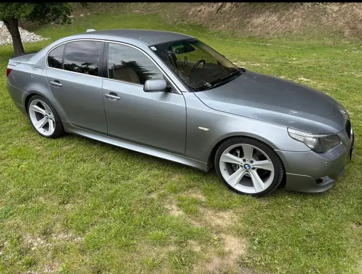 BMW 5 Series 2003 photo 2