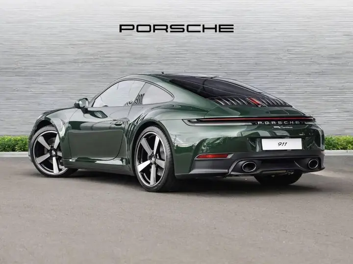 Porsche 911 photo 2
