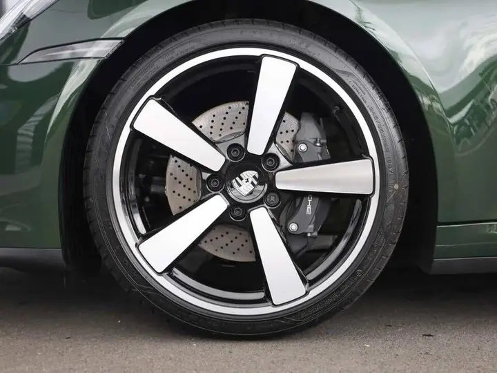 Porsche 911 photo 3