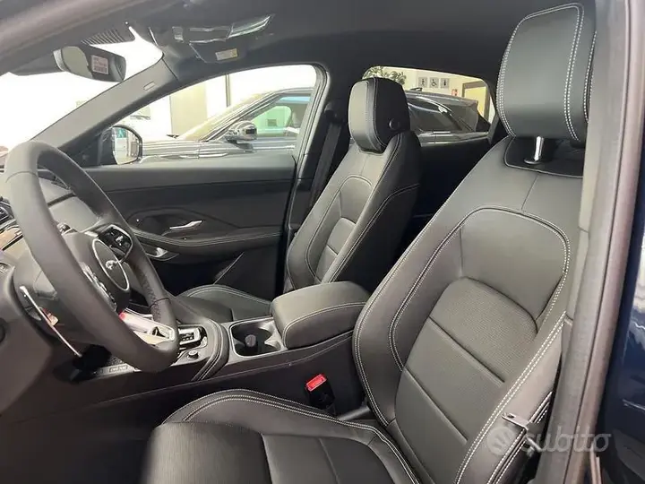 Jaguar E-Pace 2024 photo 3