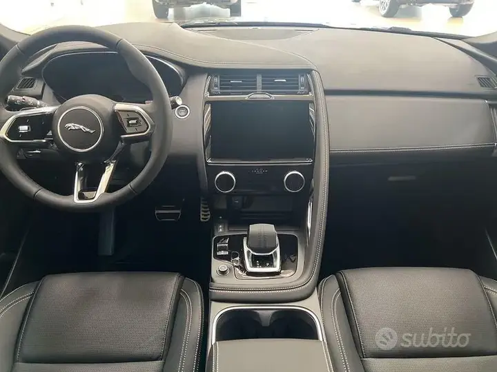 Jaguar E-Pace 2024 photo 4