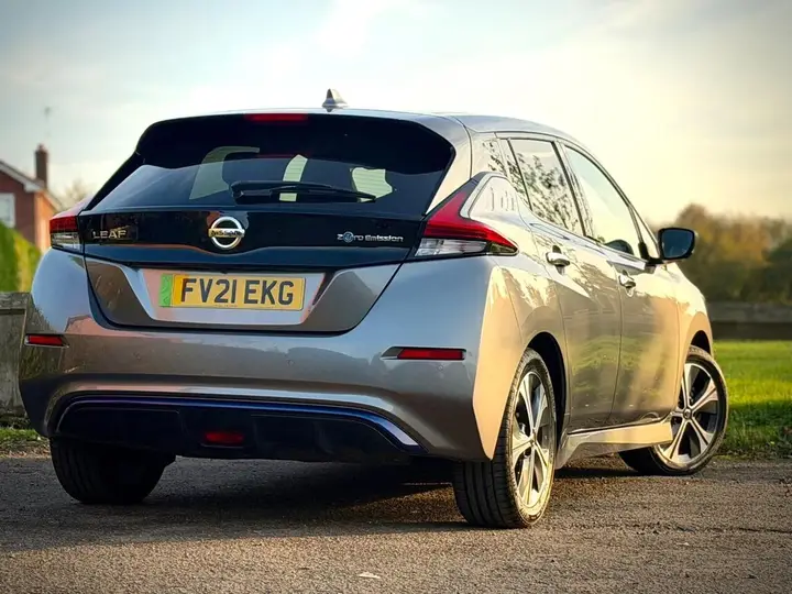 Nissan Leaf 2021 photo 2