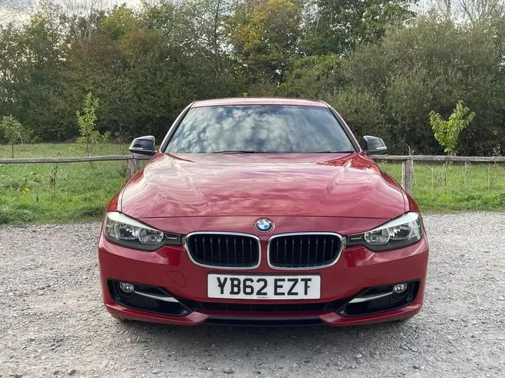 BMW 3 Series 2012 photo 2