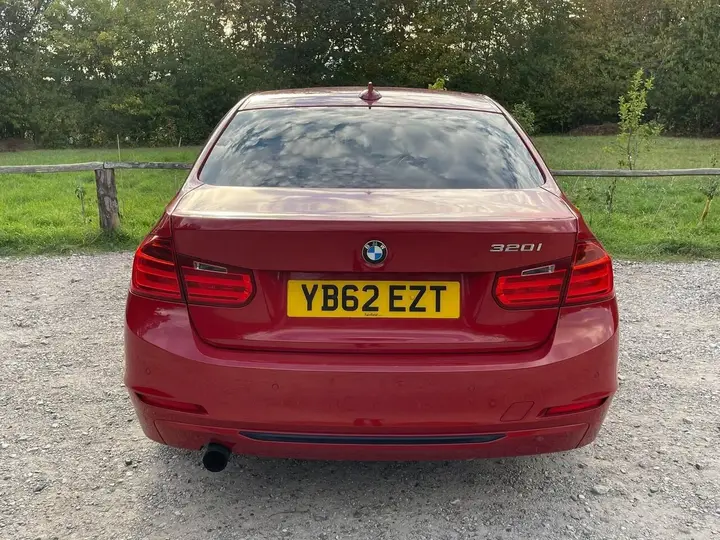 BMW 3 Series 2012 photo 4