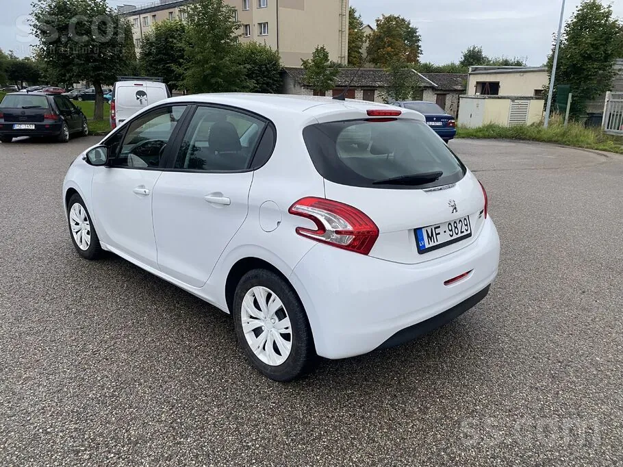 Peugeot 208 2015 photo 4